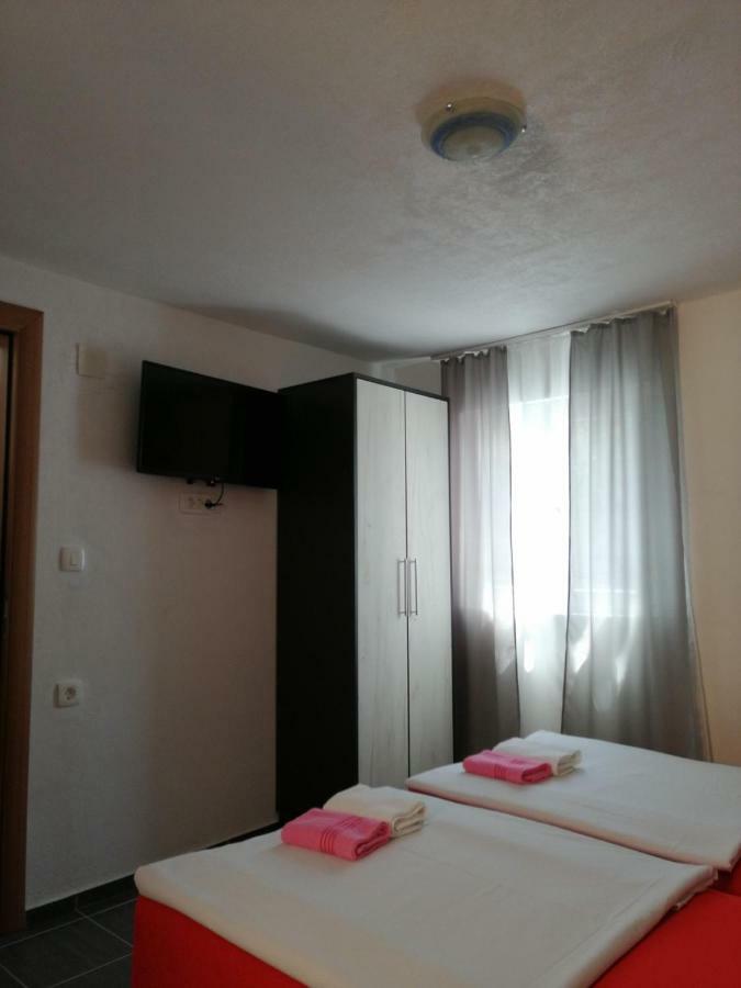 Sara Guest house *